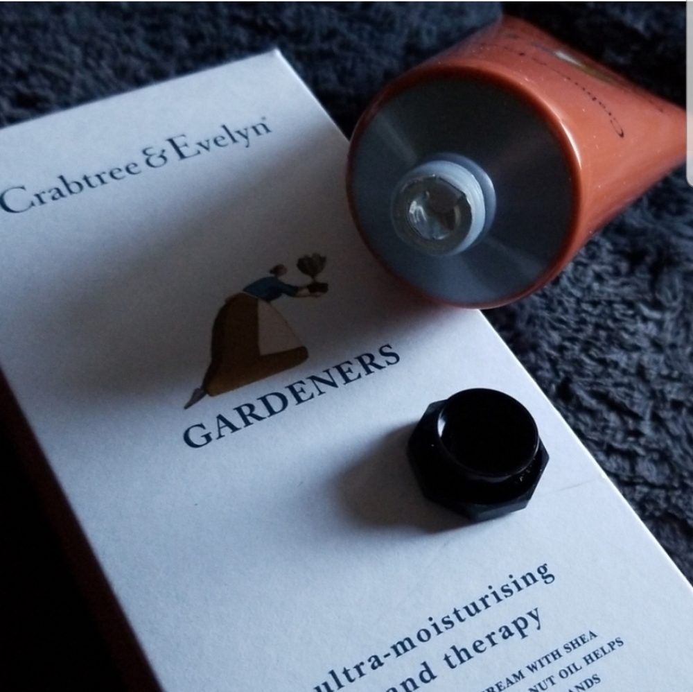 Crabtree & Evelyn Gardeners Ultra Moisturizing ♥ - Picture 4 of 5